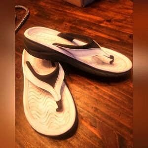 Athletic Works flip flops